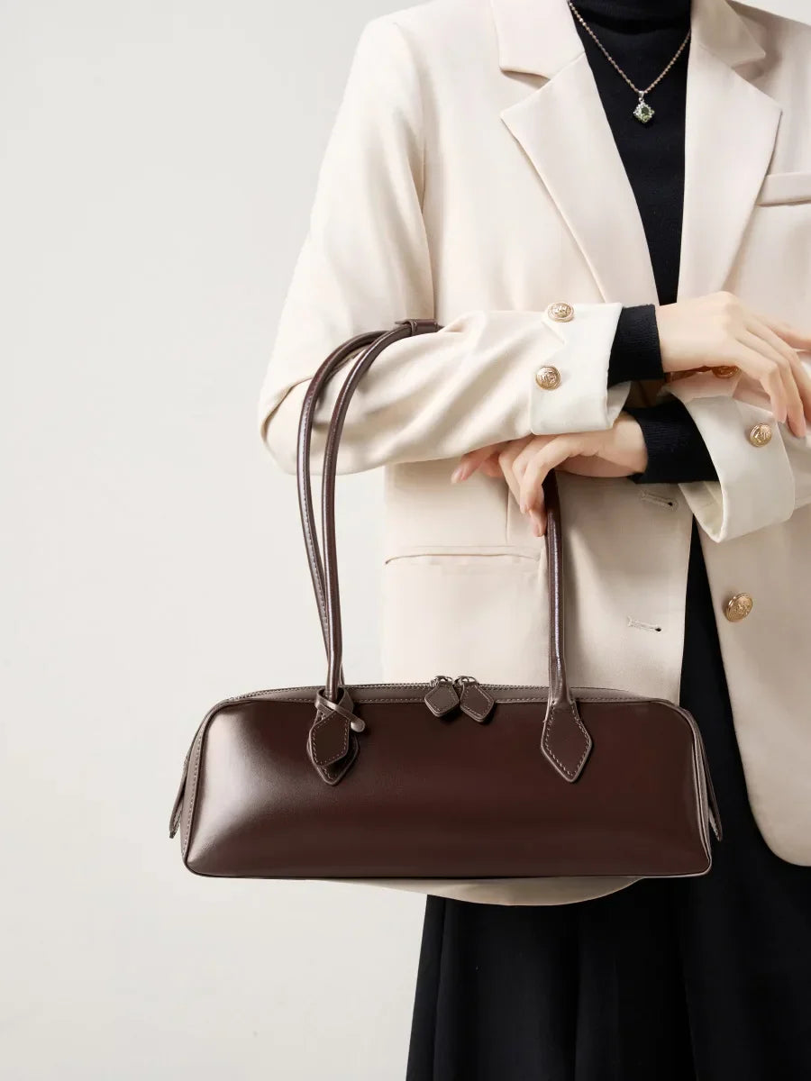 Angie | Luxurious Shoulder Bag in Baguette Style