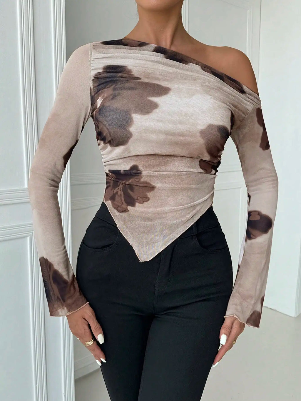 Beatriz | Bold Print Diagonal Mesh Top