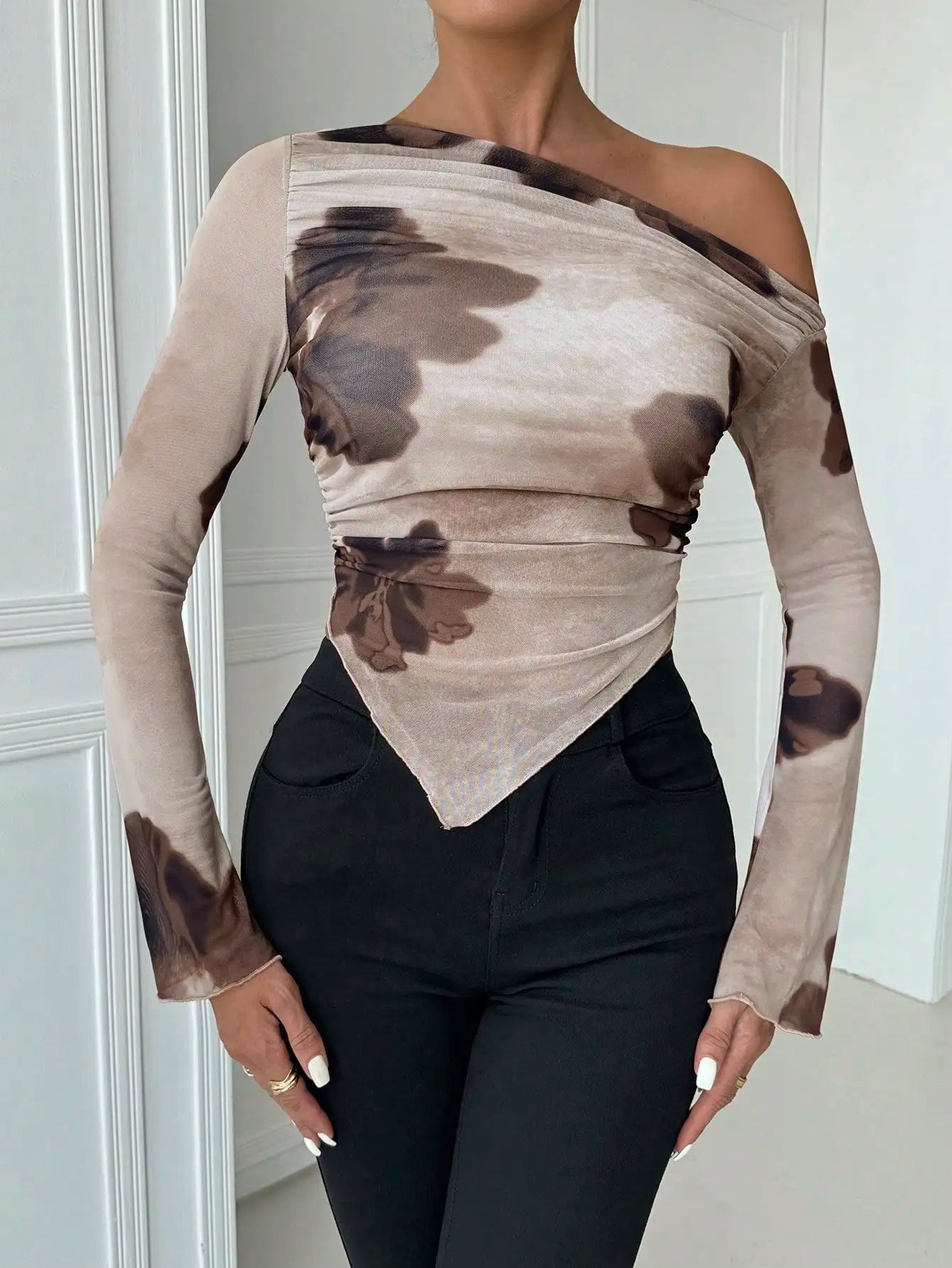 Beatriz | Bold Print Diagonal Mesh Top