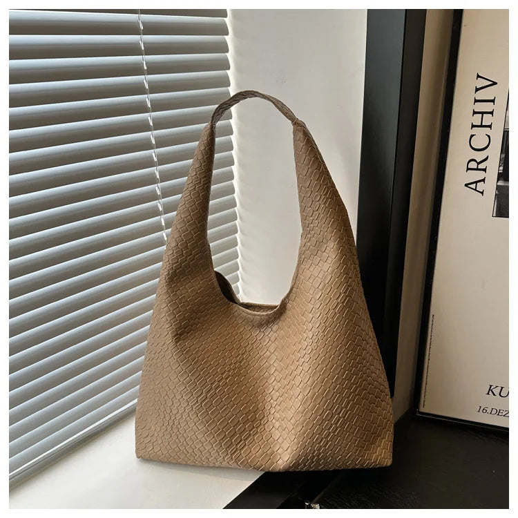Betsy | Shoulder Bag with Woven Pattern